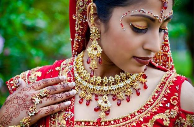 Maquillaje de una novia hindú.